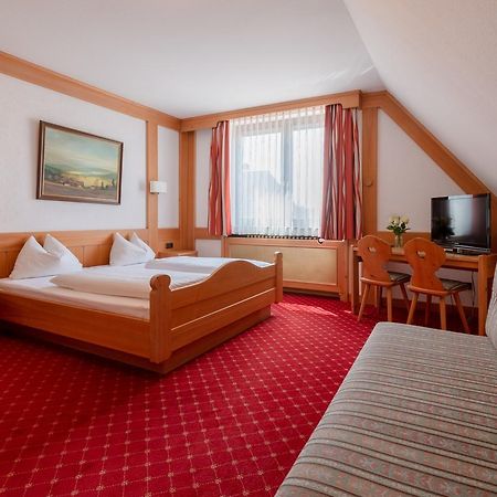 Gasthof & Hotel Goldene Krone Iphofen Bagian luar foto