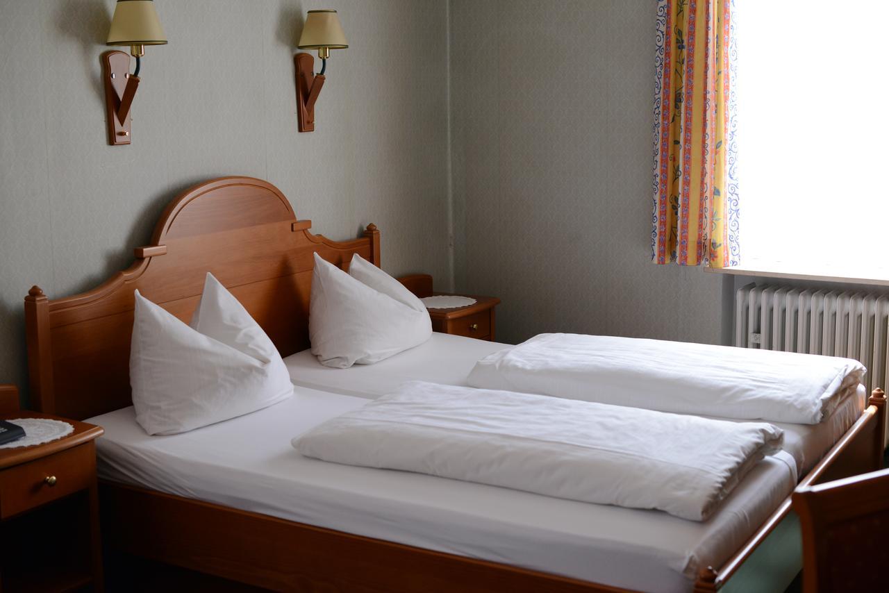 Gasthof & Hotel Goldene Krone Iphofen Bagian luar foto