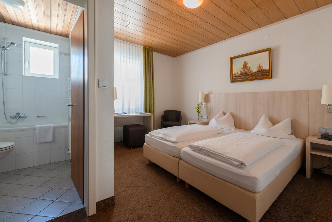 Gasthof & Hotel Goldene Krone Iphofen Bagian luar foto