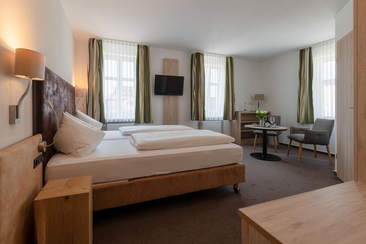 Gasthof & Hotel Goldene Krone Iphofen Bagian luar foto
